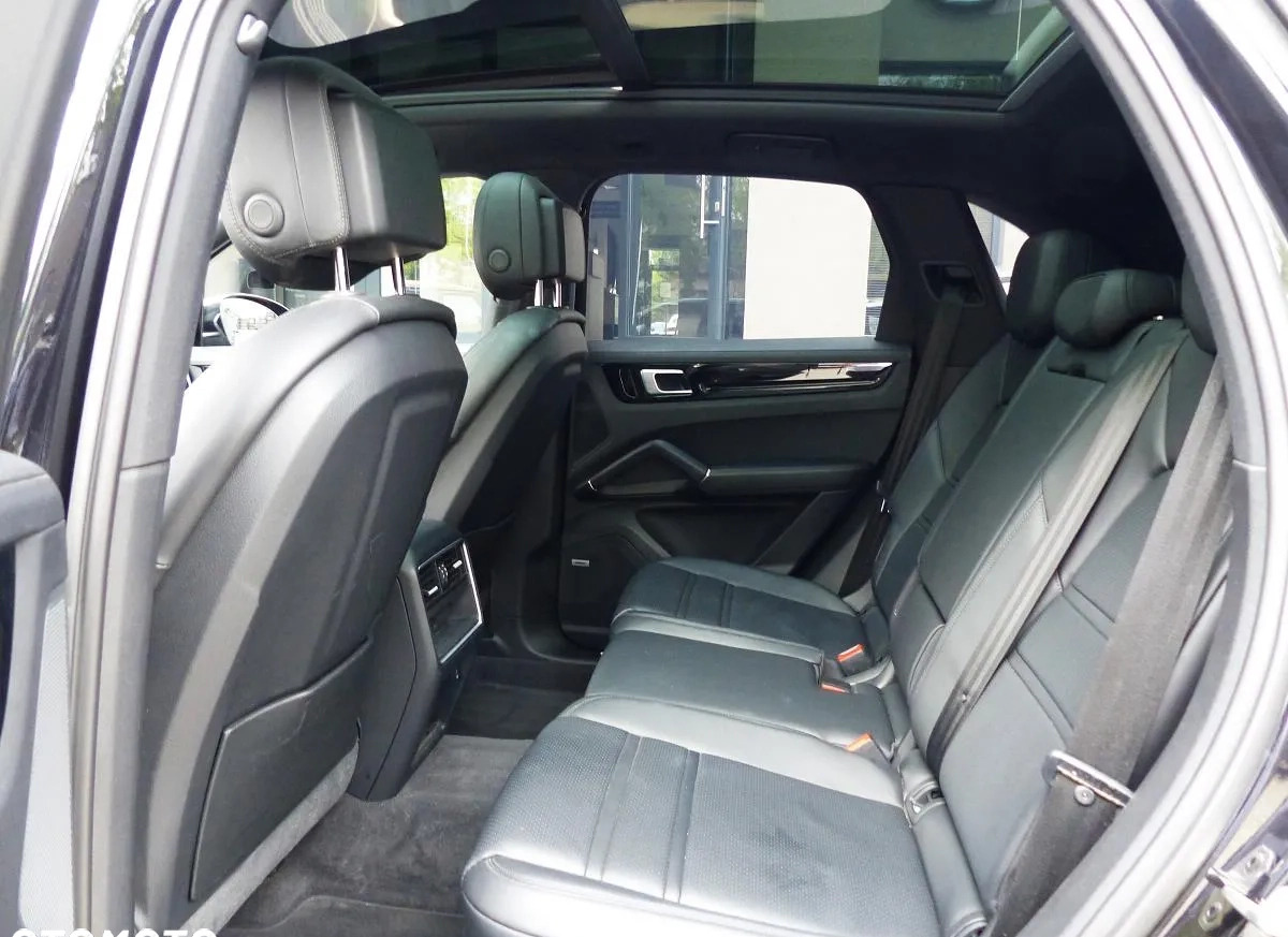 Porsche Cayenne cena 349900 przebieg: 35200, rok produkcji 2019 z Stęszew małe 191